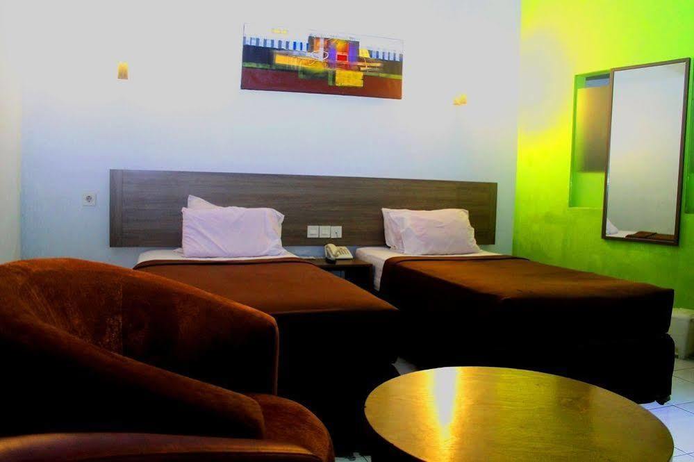 Xtra Hotel Бенгкулу Екстериор снимка